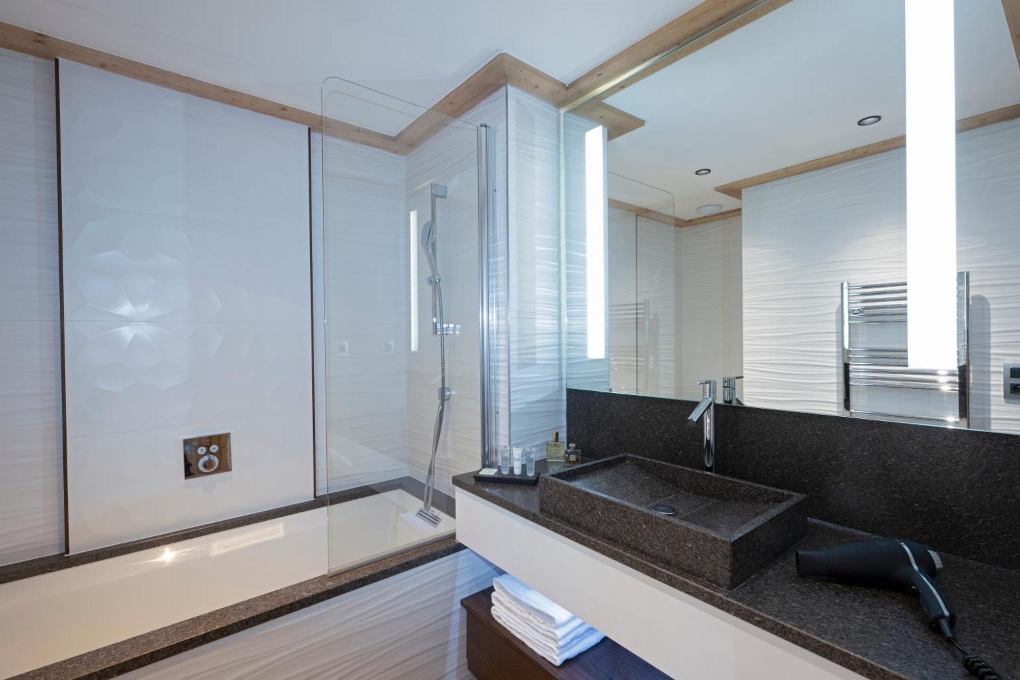 One-Bedroom Apartment Spa Access,1706955504:JPEG